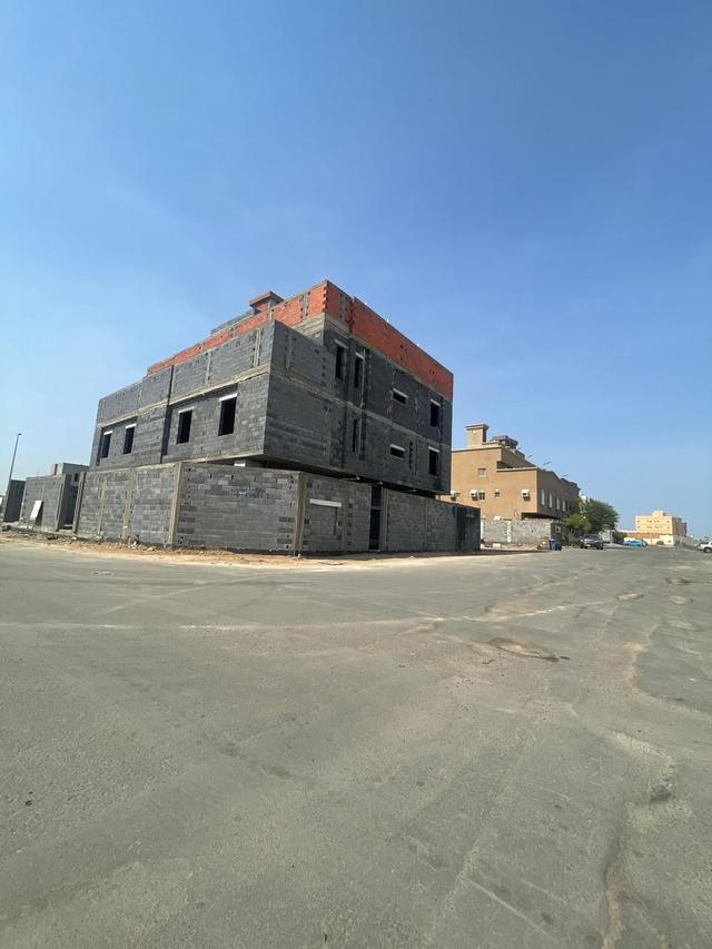 مبنى ركني بثلاث واجهات